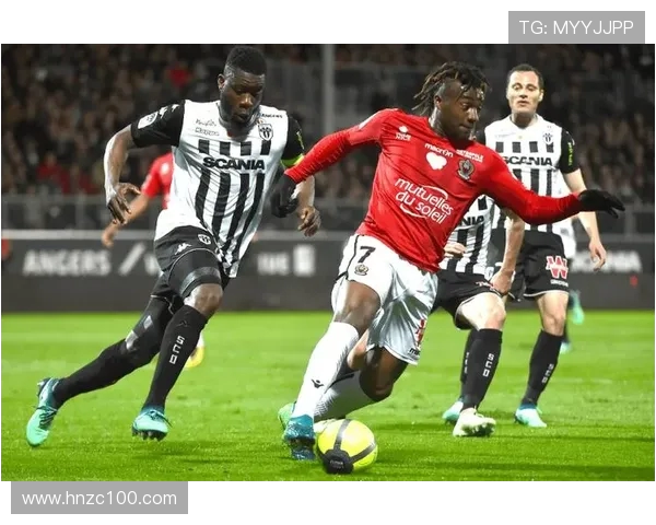 里昂与斯特拉斯堡的对决结果揭晓精彩瞬间回顾与分析